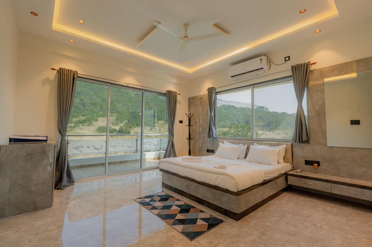 Vantage Hotels & Resorts